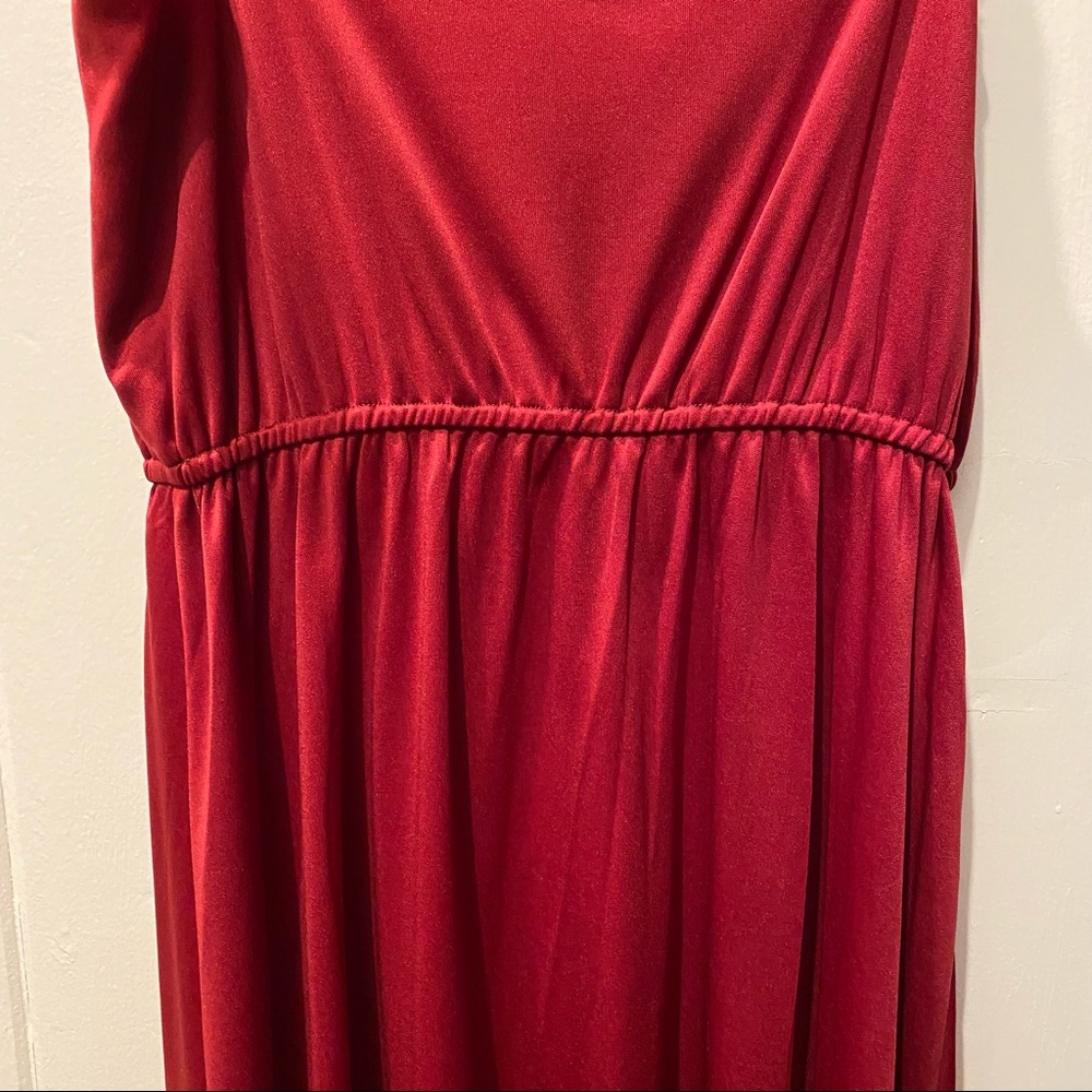 Elegant Red Sleeveless Dress - Picture 7 of 10